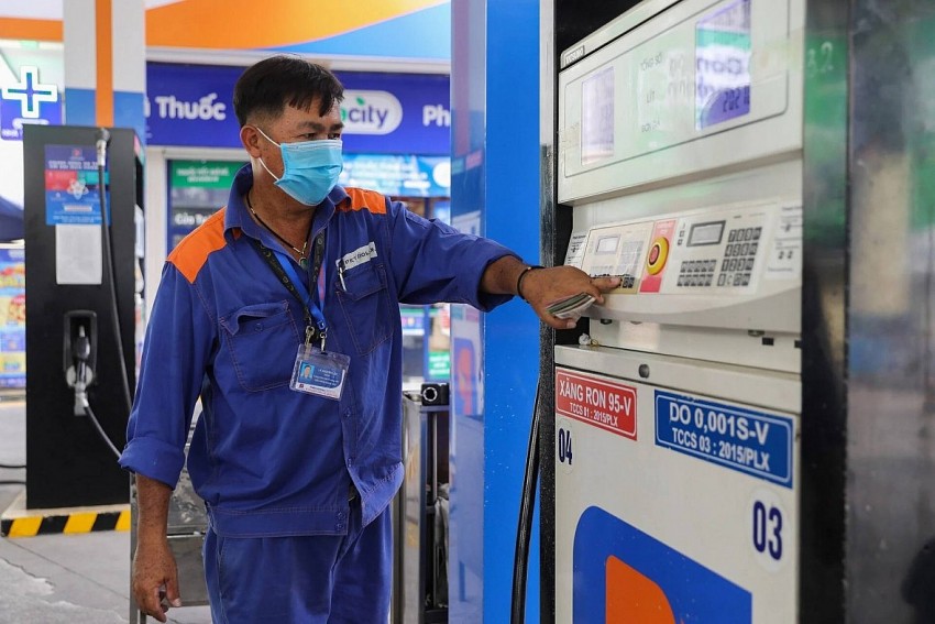 Giảm trung gian phân phối, ngăn chặn nguy cơ thiếu hụt xăng dầu