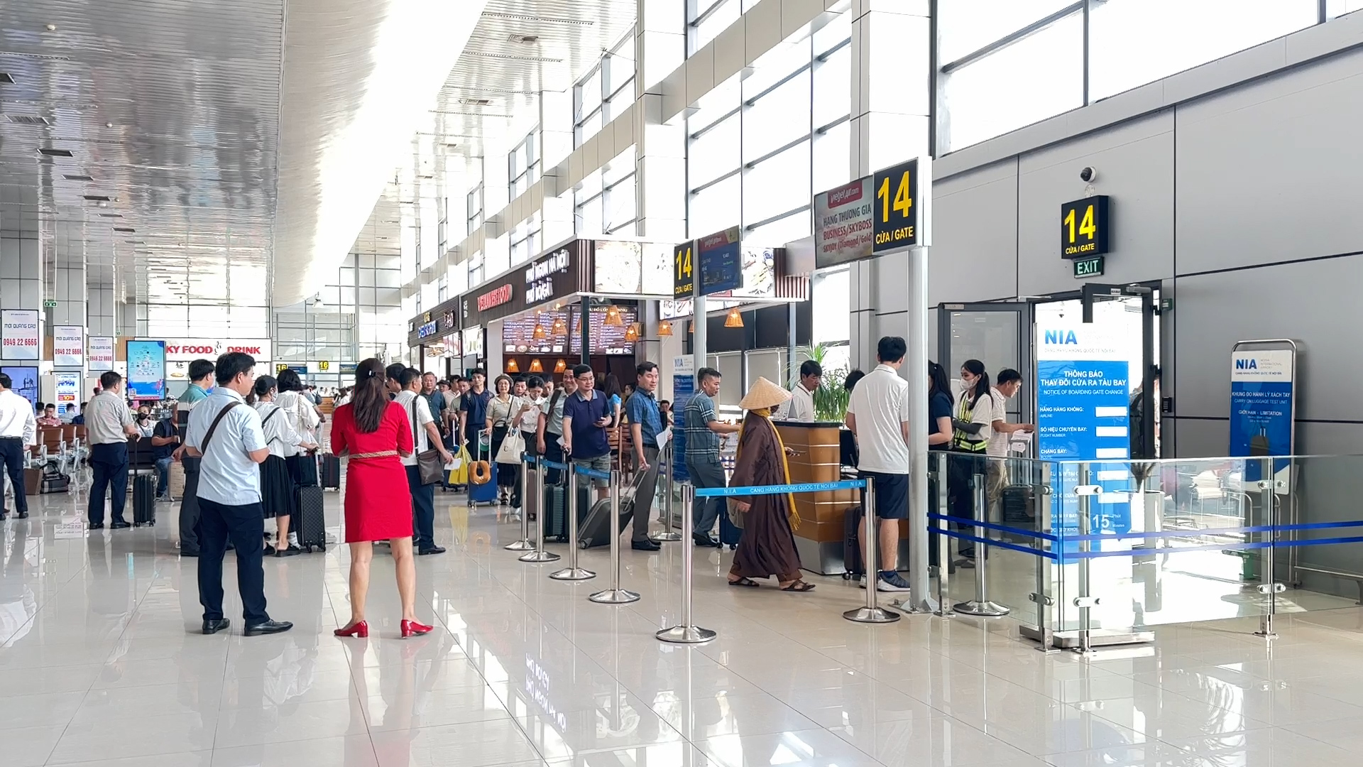Bổ sung tàu bay nhưng giá vé máy bay tết 2025 vẫn cao ngất ngưởng 