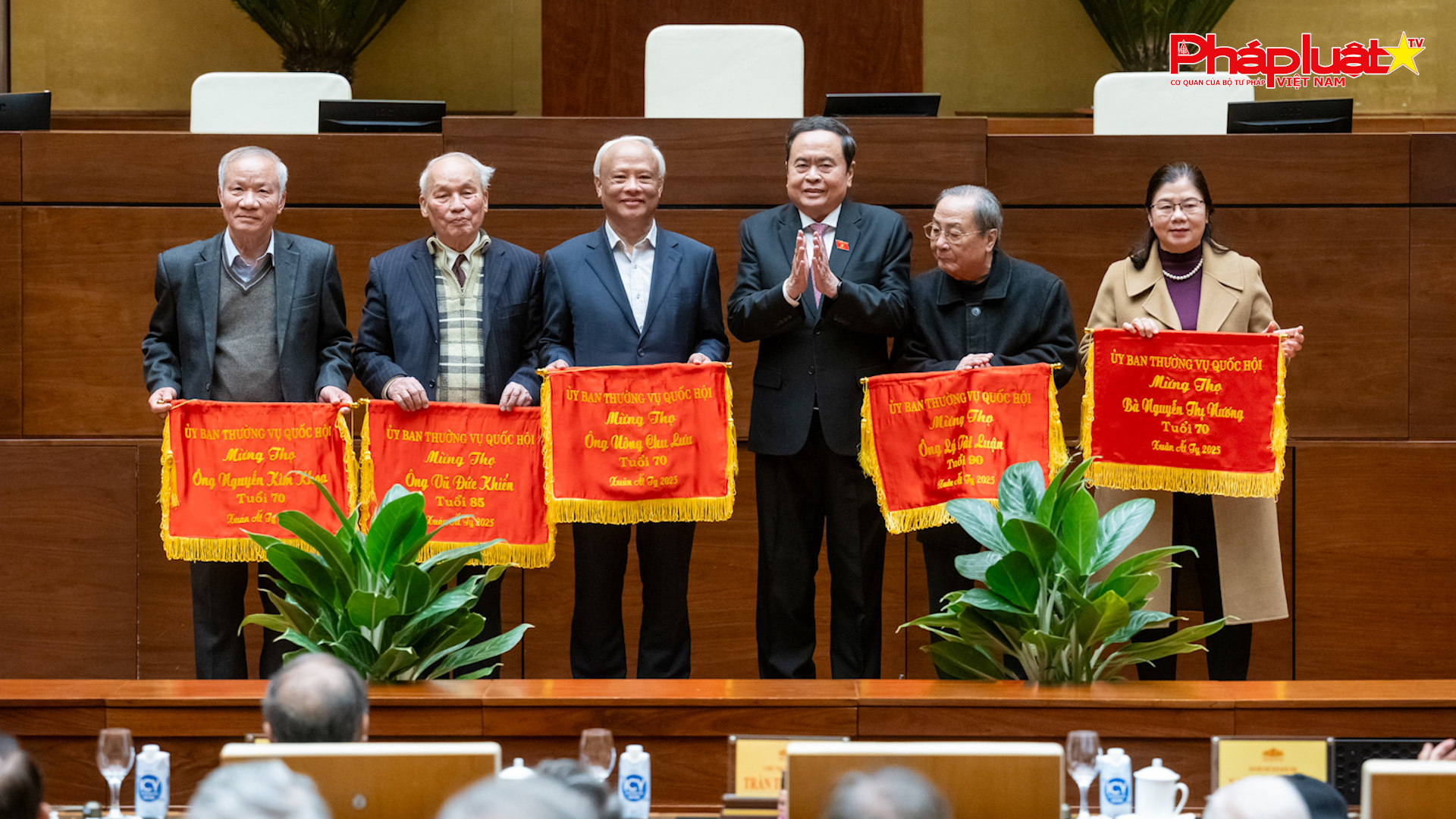 Ủy ban Thường vụ Quốc hội gặp mặt các đồng chí nguyên lãnh đạo Quốc hội

