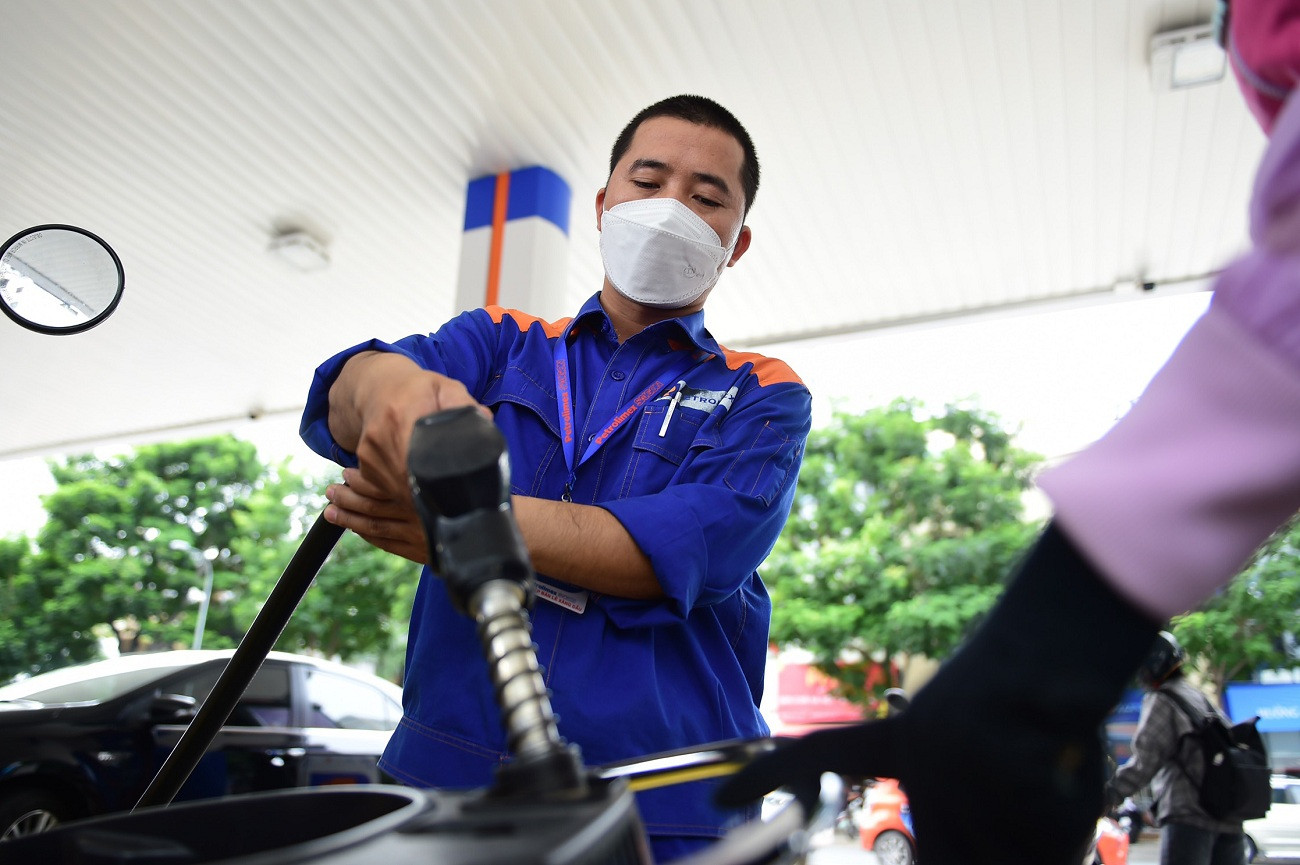 BizNews ngày 24/1/2025: Giá xăng giảm nhẹ trước kỳ nghỉ Tết Nguyên đán