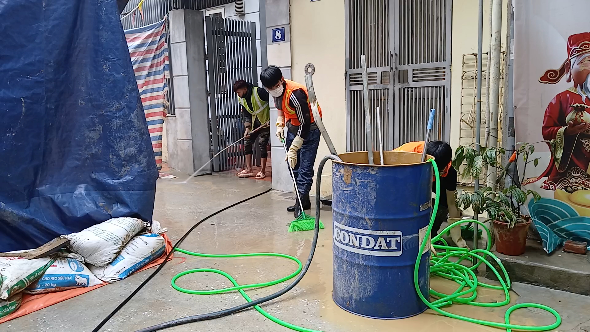 Sự cố trào bùn ở ngõ số 7 phố Giang Văn Minh đã được khắc phục