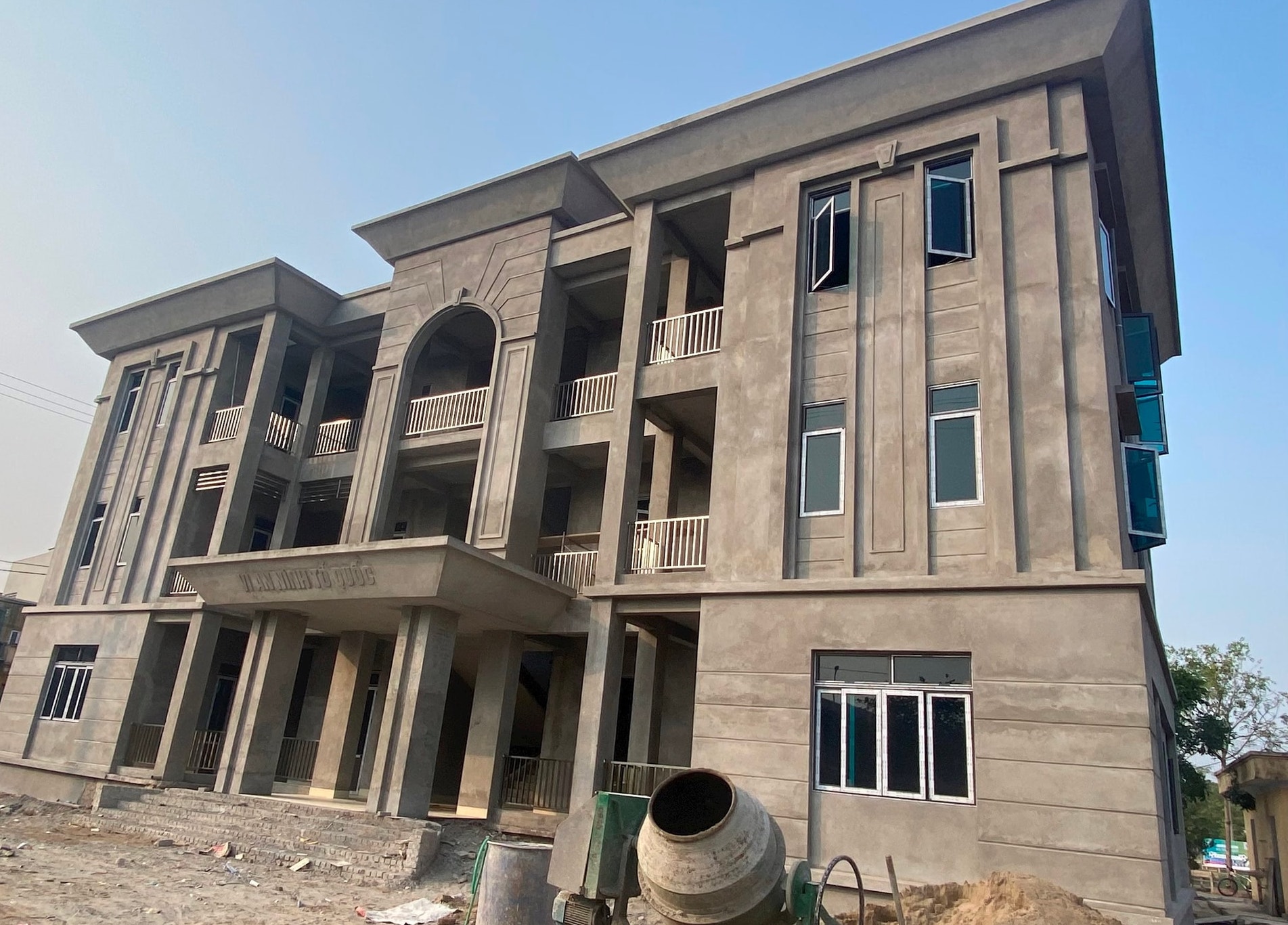 Bản tin Đầu tư công ngày 28/3/2025: Tỉnh Hải Dương tạm dừng triển khai 68 dự án, công trình