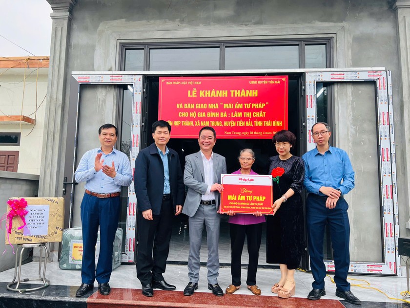 Báo Pháp luật Việt Nam trao “Mái ấm Tư pháp