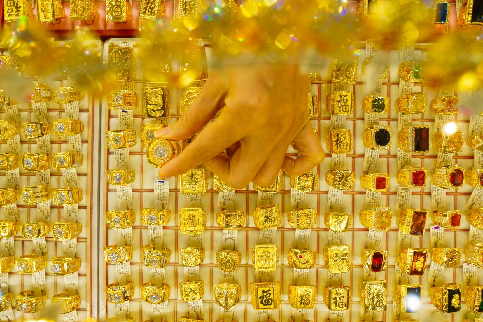 Giá vàng hôm nay 22/4: Vàng trong nước đồng loạt tăng giá
