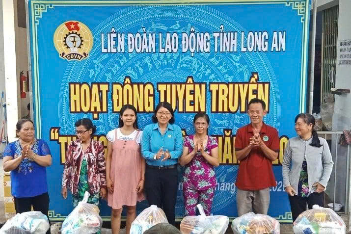 Long An: Triển khai hiệu quả các hình thức phổ biến, giáo dục pháp luật trong công nhân