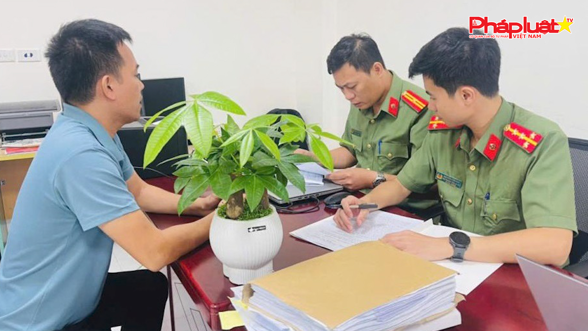 Bản tin Pháp luật & Cộng đồng mạng (ngày 15/7/2025): Phá đường dây đưa lao động sang Hàn Quốc làm việc 'chui'

