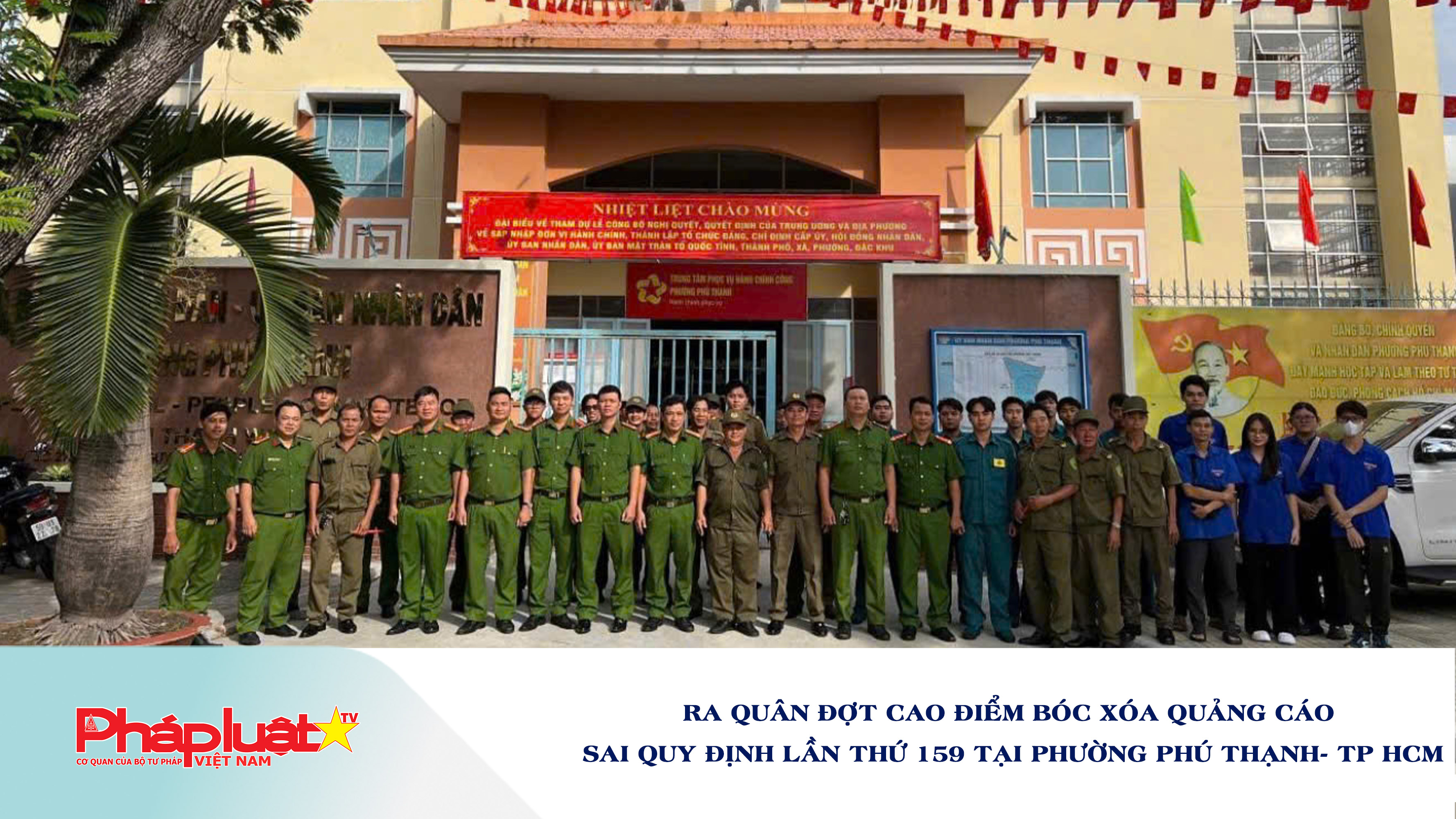 Ra quân đợt cao điểm bóc xóa quảng cáo sai quy định lần thứ 159 tại phường Phú Thạnh- TP HCM