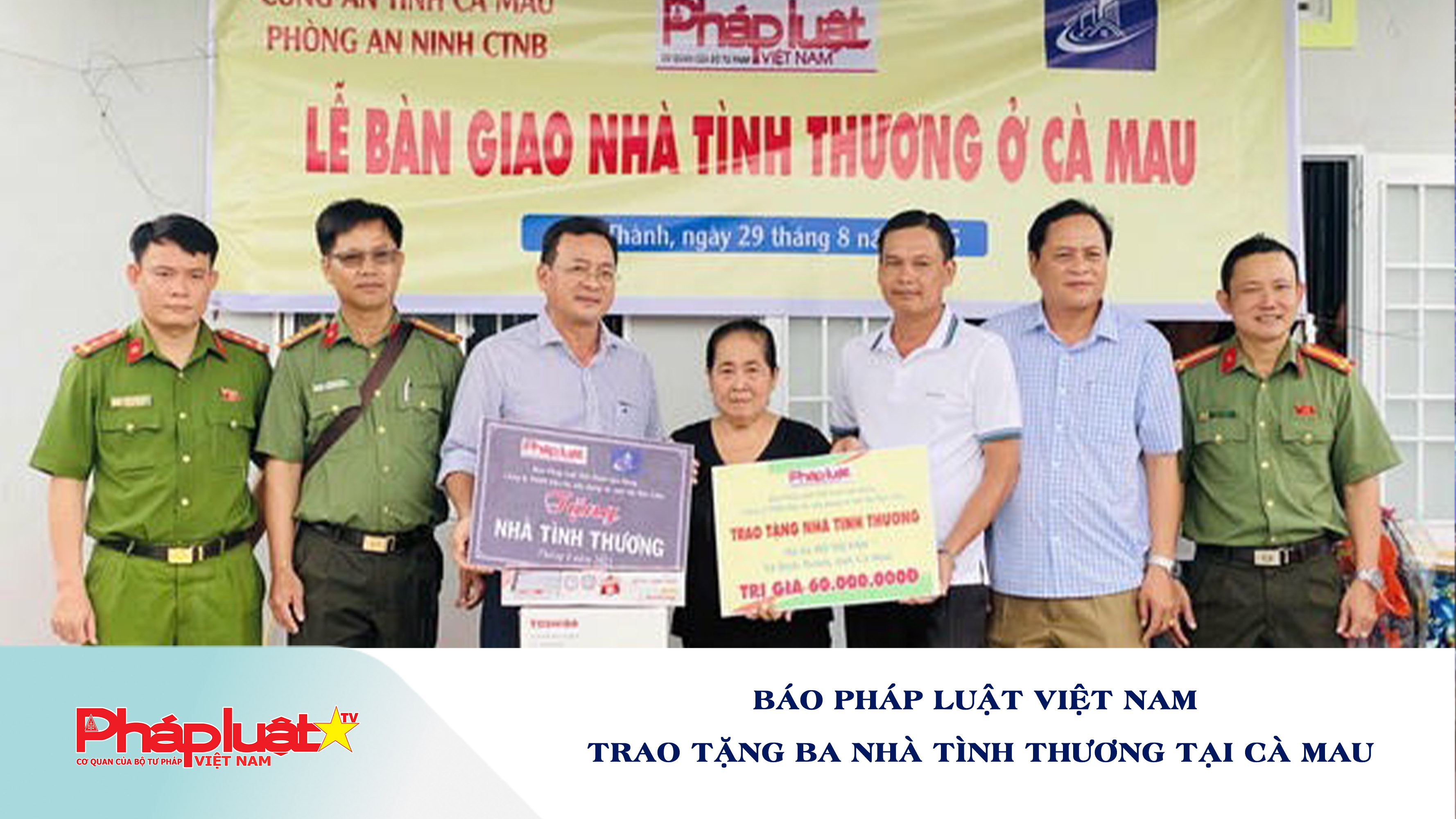 Báo Pháp luật Việt Nam trao tặng ba nhà tình thương tại Cà Mau