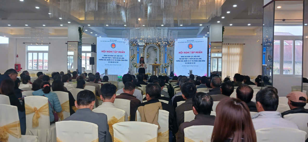 Hội nghị tập huấn nâng cao năng lực, kiến thức trợ giúp pháp lý cho già làng, trưởng bản, người có uy tín trong cộng đồng và cán bộ cơ sở tại tỉnh Lâm Đồng.