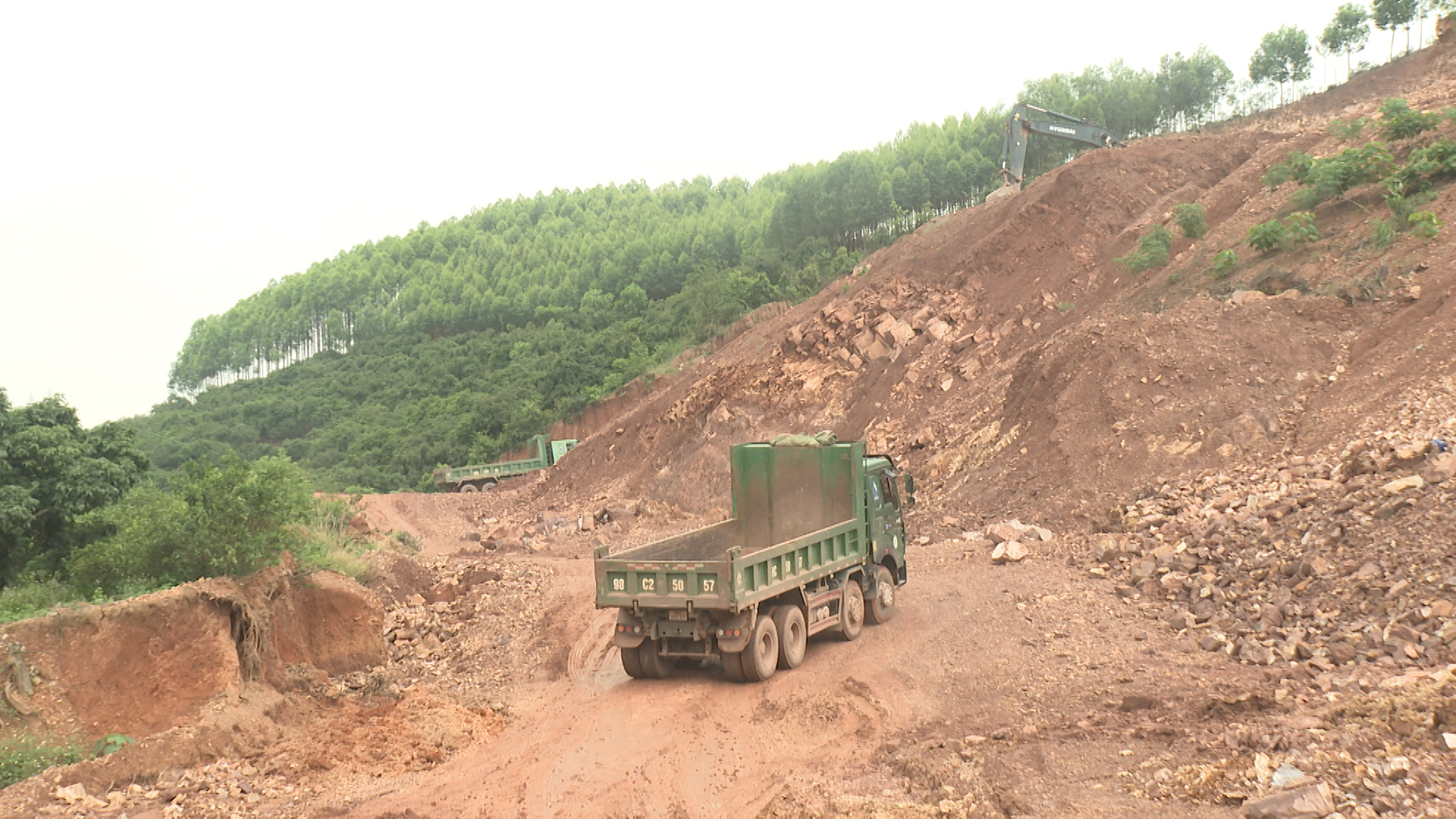 Hủy kết quả trúng đấu giá 7 mỏ đất san lấp tại Quảng Ngãi