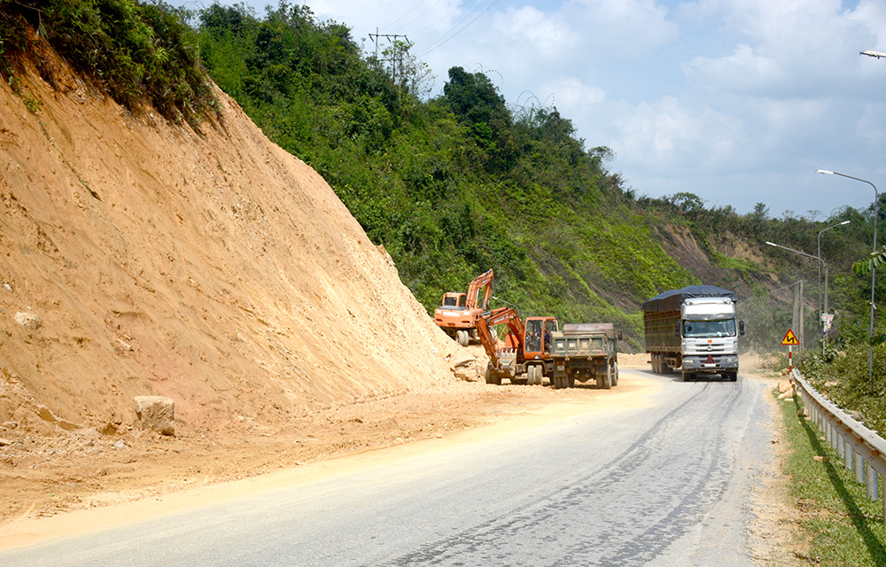 Bản tin Đầu tư công ngày 25/11/2025: “Điểm danh” những đơn vị sai sót trong dự làm 42km đường ở Lạng Sơn