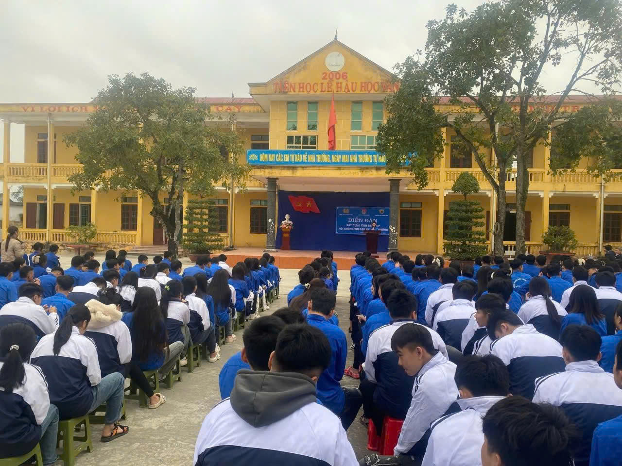 Xây dựng tình bạn đẹp,  nói không với bạo lực học đường

