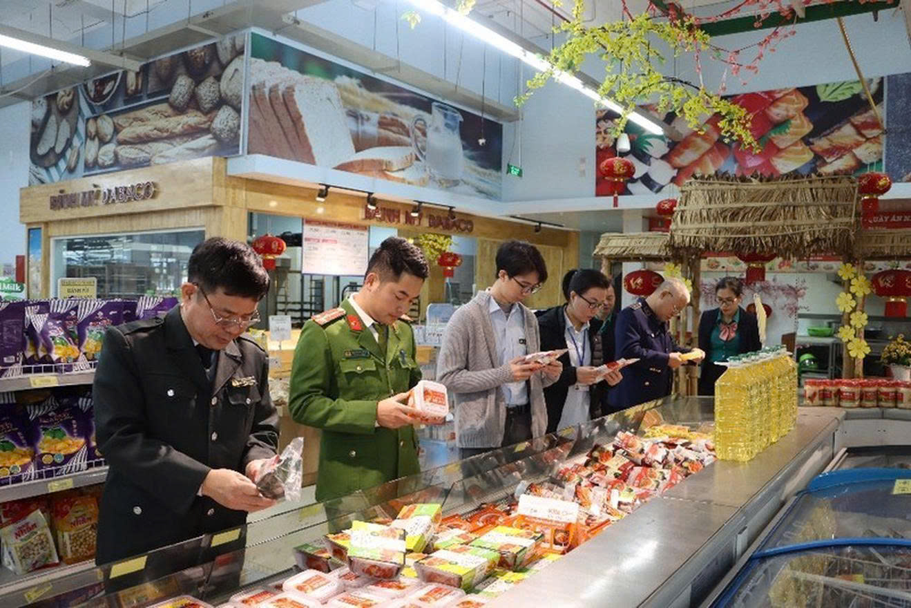 Bản tin Truyền thông Chính sách (ngày 23/12/2025): Tăng cường kiểm tra về an toàn thực phẩm dịp Tết Nguyên Đán