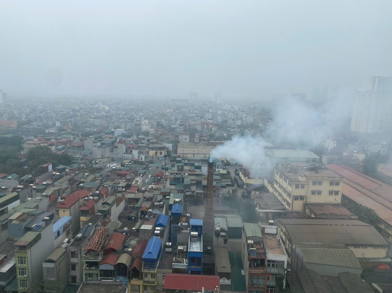 Bản tin Bất động sản ngày 4/4/2025: Nhức nhối việc nhà máy dệt xả khói bụi vào khu dân cư